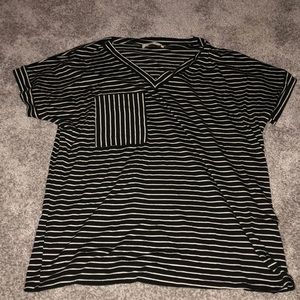 BLACK AND WHITE STRIPED T-SHIRT